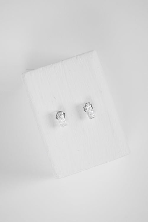 PLUTTEN FROSTED SQUARE STUDS