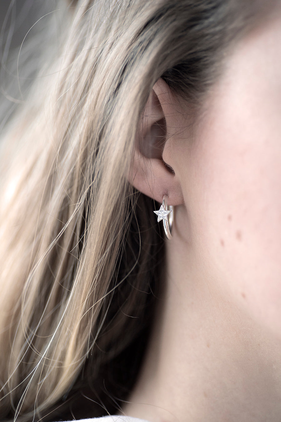 PLUTTEN WHITE STONE STAR HOOPS