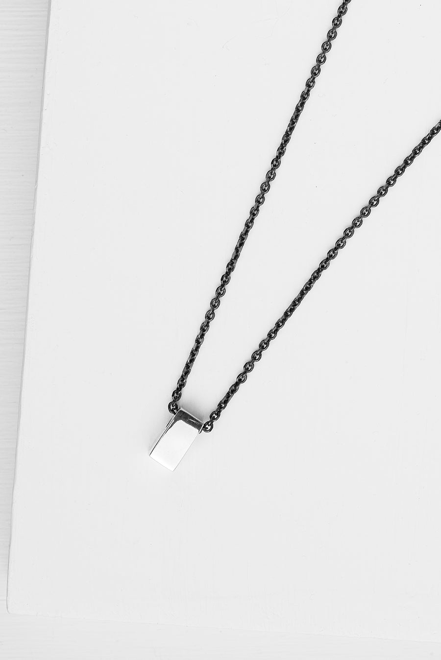 PLUTTEN BLACK SQUARE NECKLACE