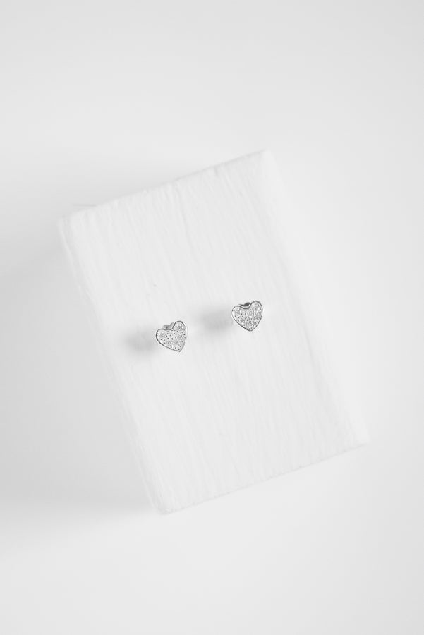 PLUTTEN WHITE STONE HEART STUDS